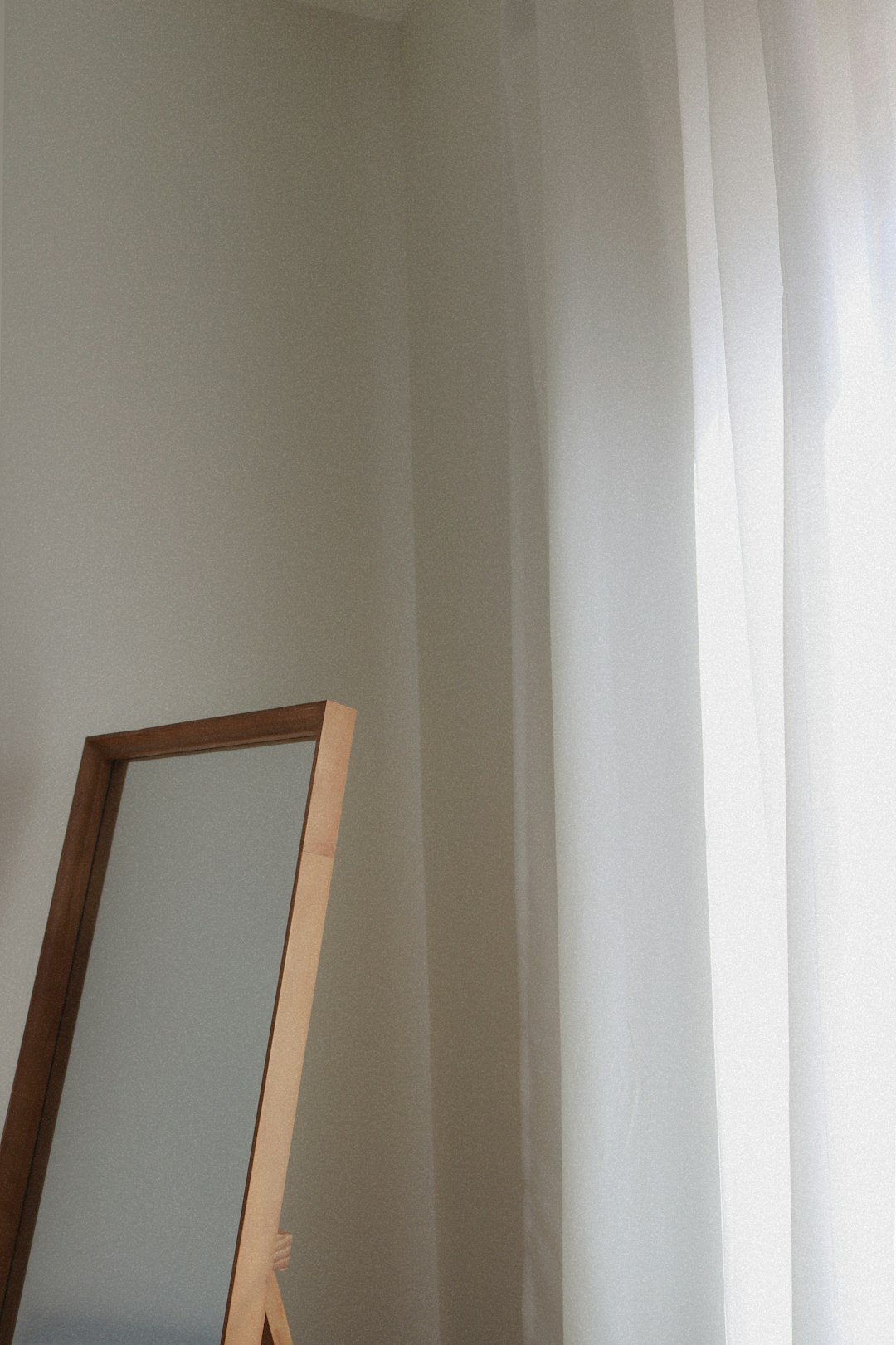 Round Bedroom Mirror