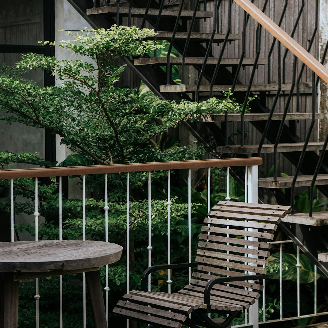 Round Patio Table — angle 4